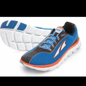 Altra the one 2 men’s sneakers. Size 10. EUC blue/orange/white/black